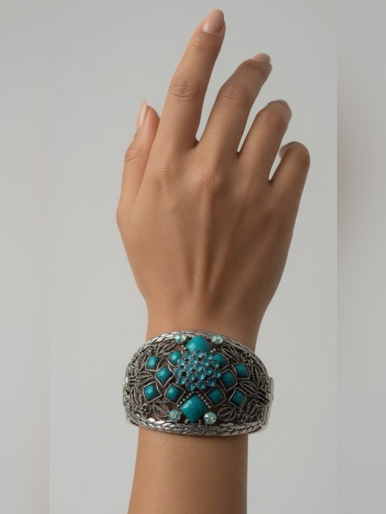 Jewelry - Vintage Rare Turquoise Spring Hinge Bangle Bracelet